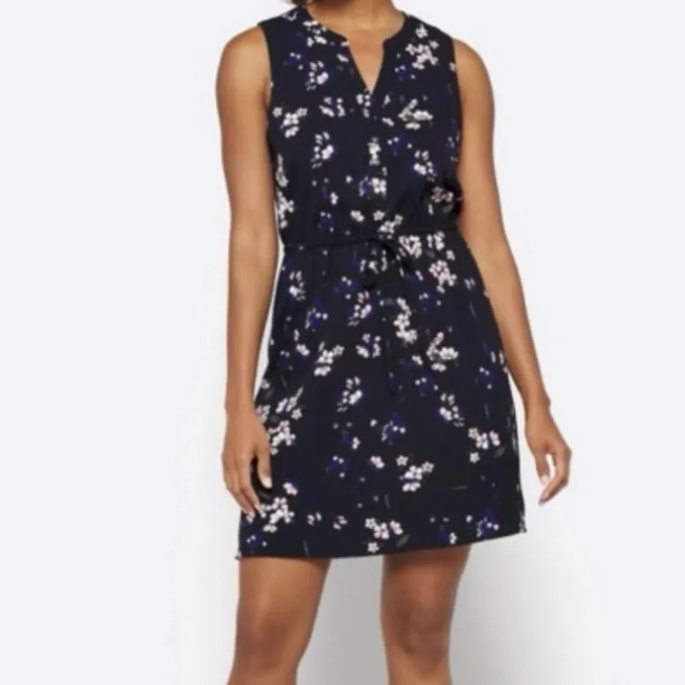 41 Hawthorn Navy Floral Dress